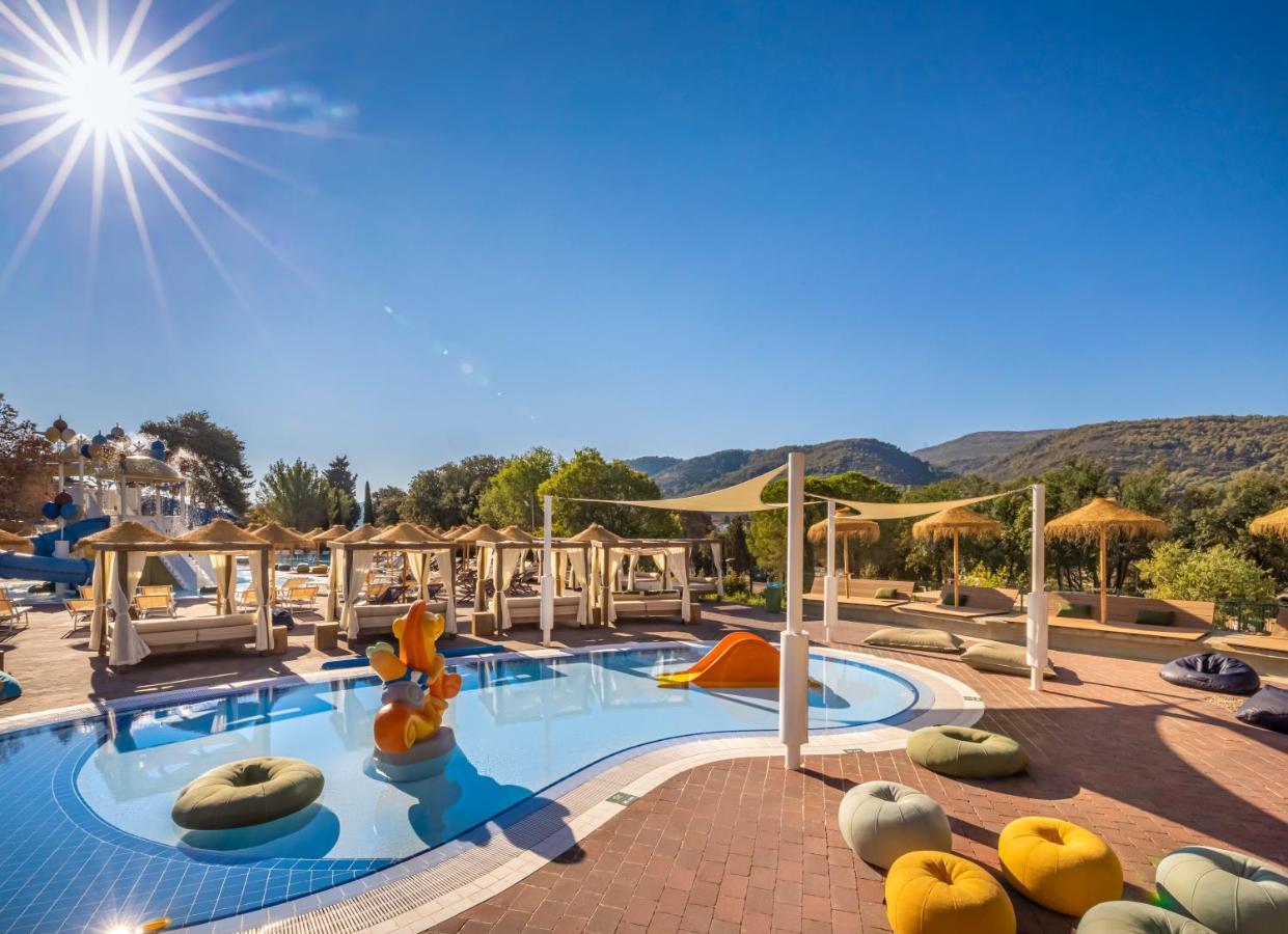 Valamar Amicor Resort Stari Grad  Ngoại thất bức ảnh
