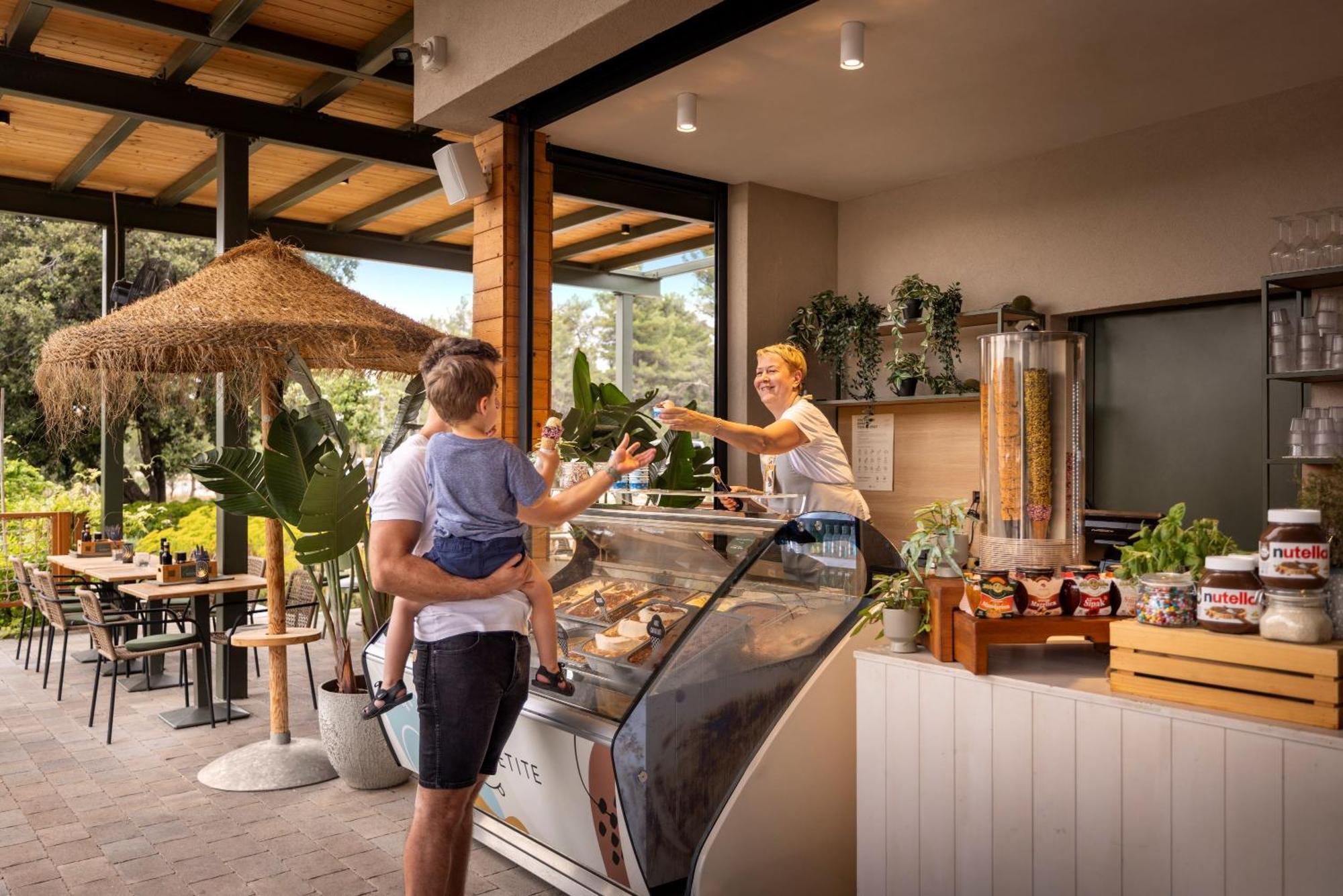 Valamar Amicor Resort Stari Grad  Ngoại thất bức ảnh